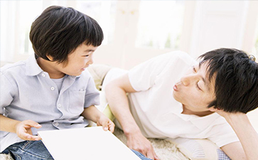 孩子語(yǔ)言發(fā)育遲緩上感統(tǒng)訓(xùn)練課有用嗎？