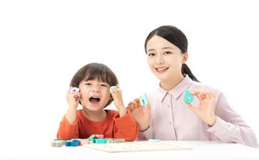 孩子寫作業(yè)拖拉磨蹭是感統(tǒng)失調(diào)的表現(xiàn)嗎？